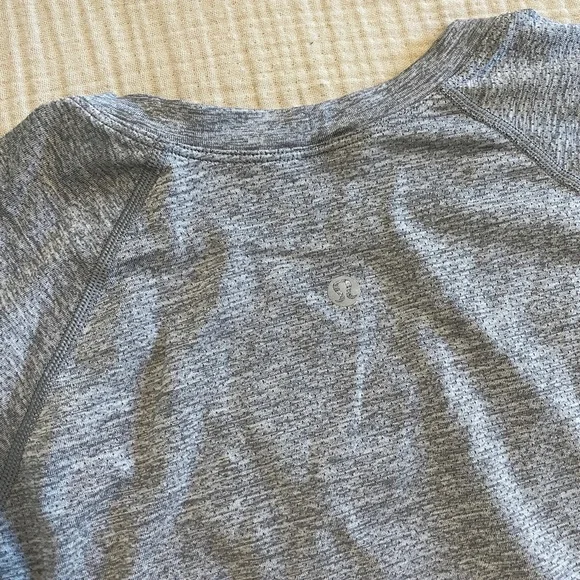 lululemon athletica Gray Crop Top - Picture 2 of 2